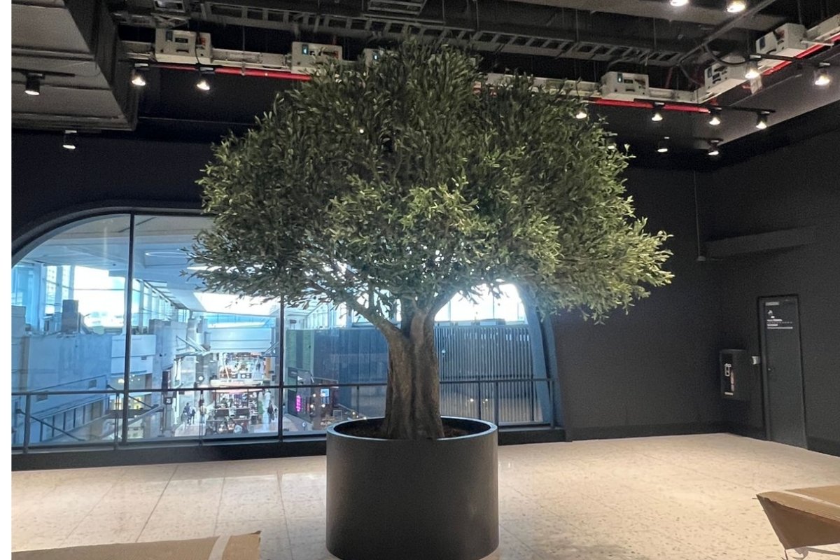 what buyers should check for commercial artificial trees