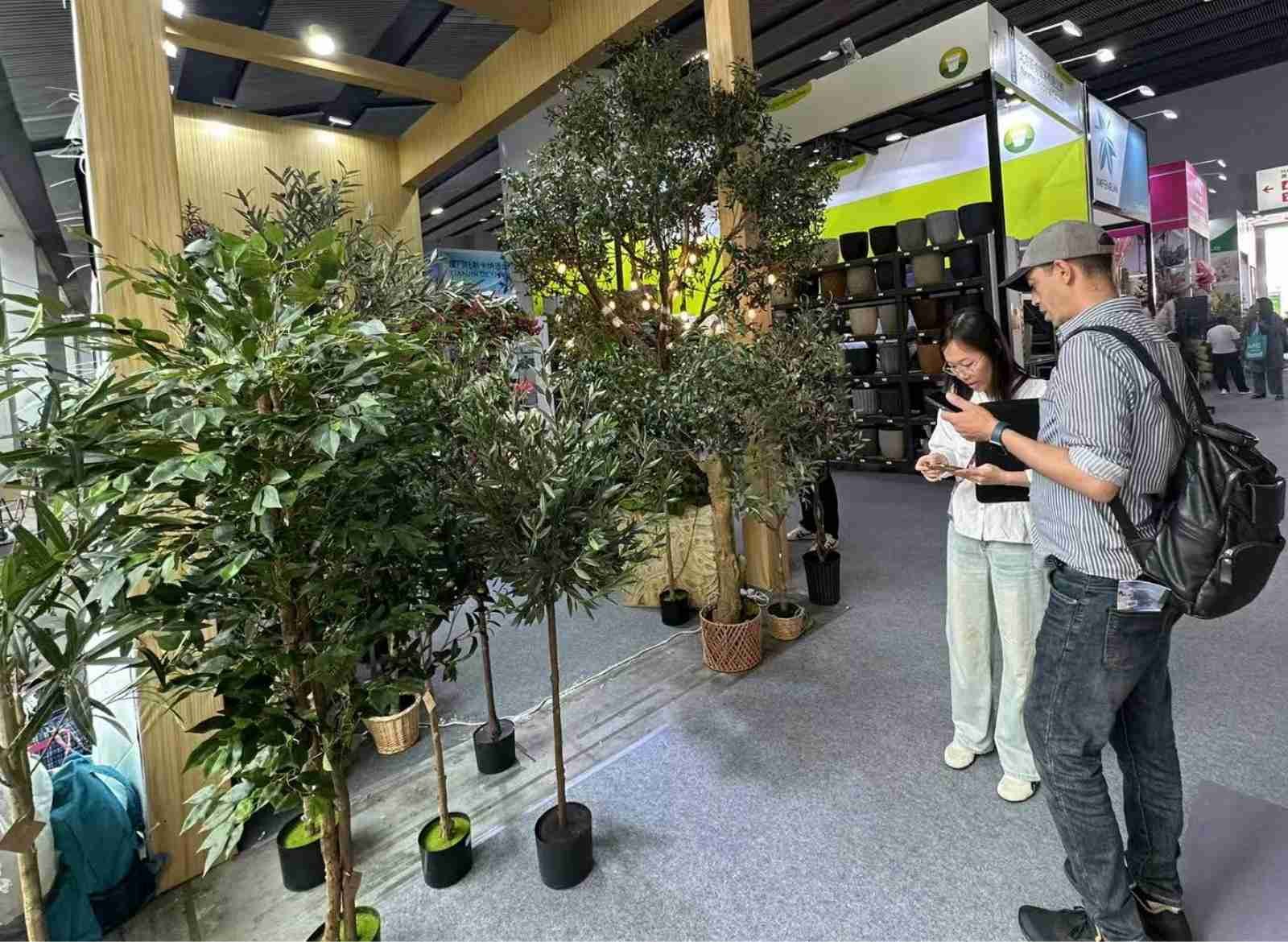 Visitors viewing Oakco’s artificial tree and greenery displays at the previous Canton Fair exhibition booth