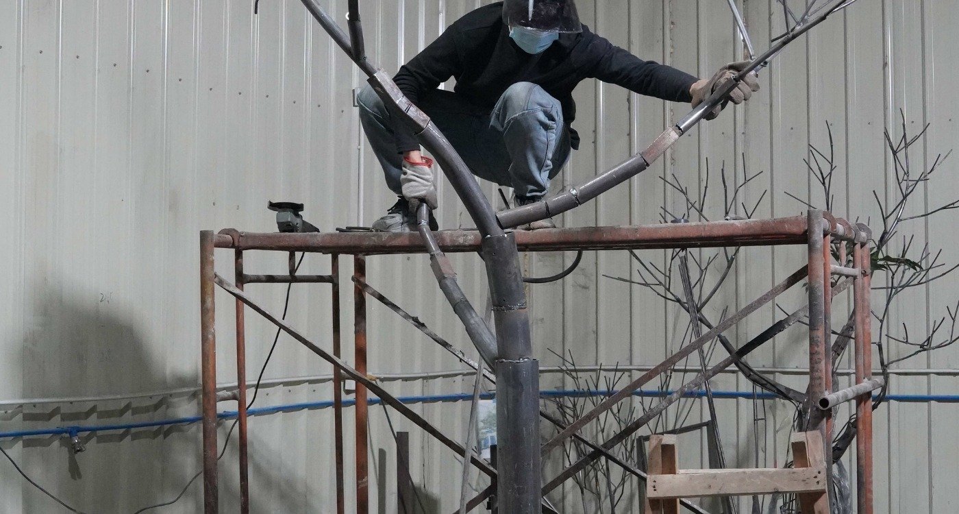 Steel frame fabrication for a large custom artificial banyan tree