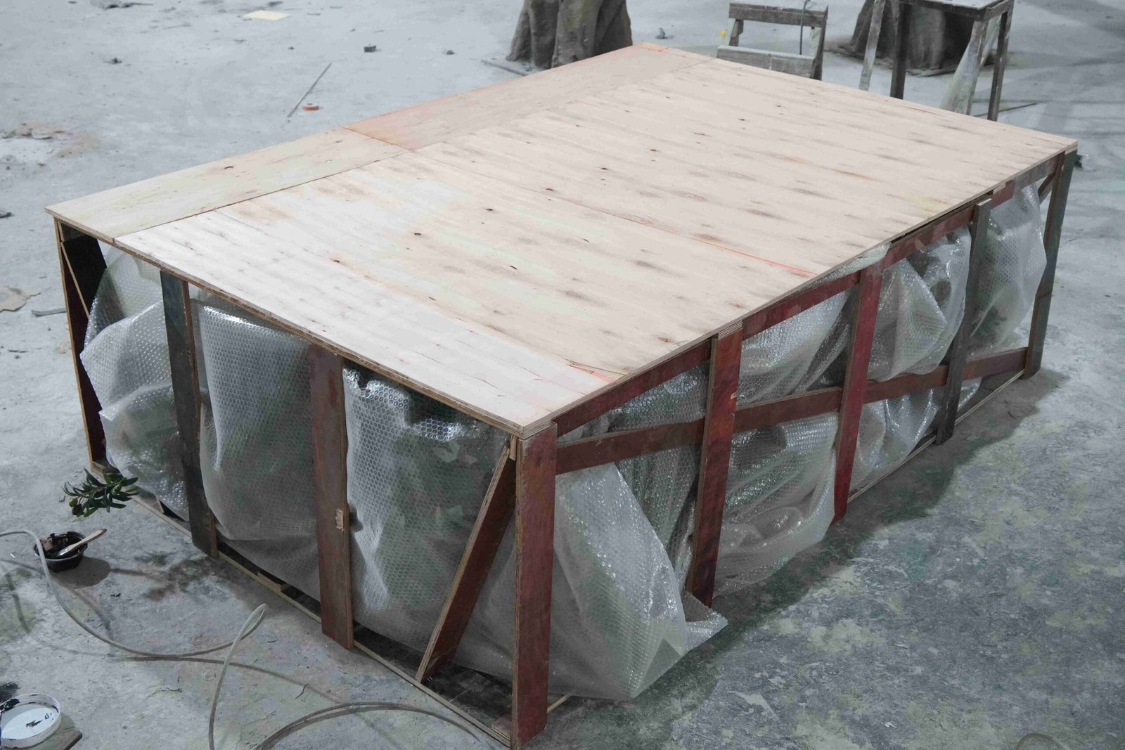 Artificial Olive Tree Export Packing Large artificial olive tree branches protected in export packaging