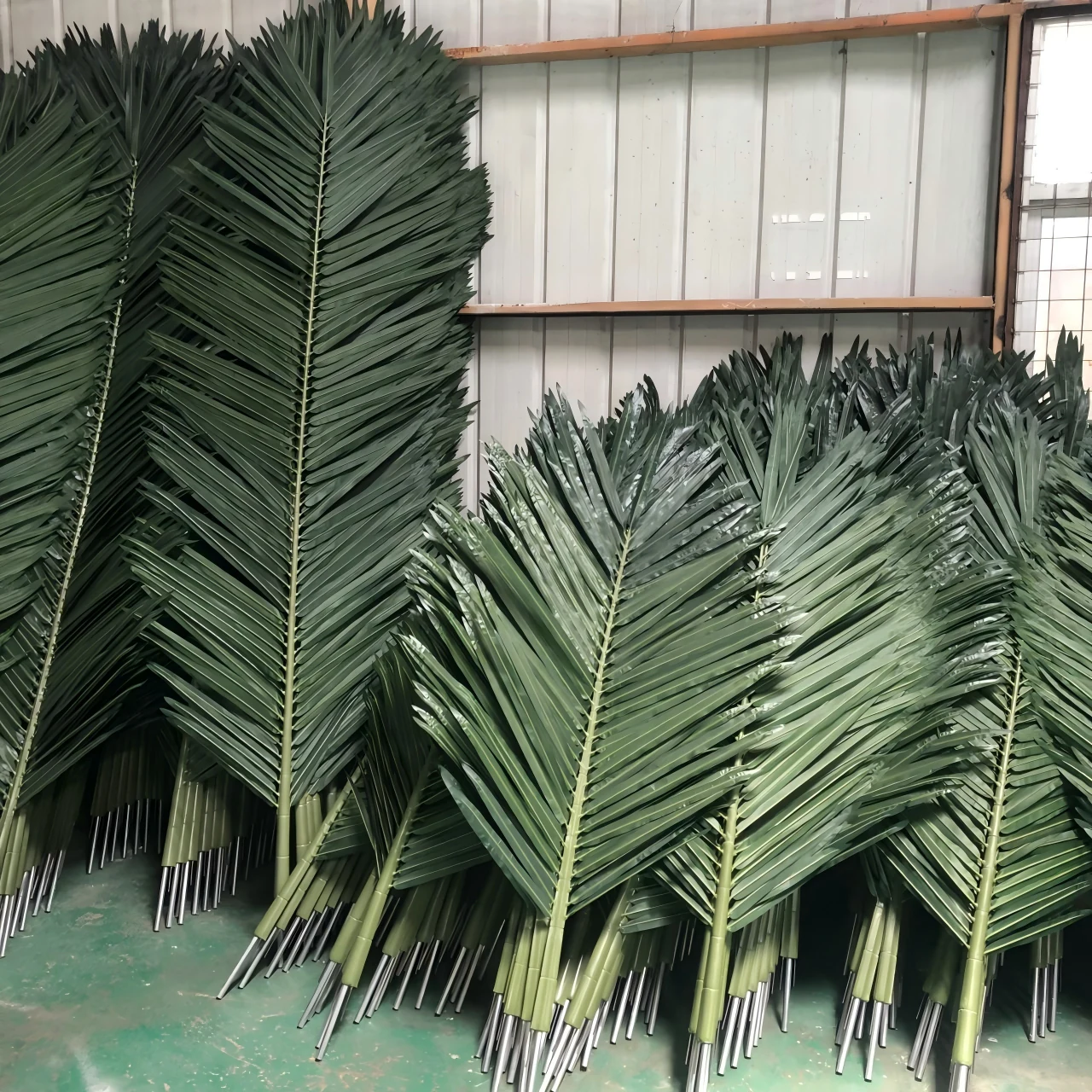 Fiberglass trunk and realistic foliage details of custom artificial palm tree