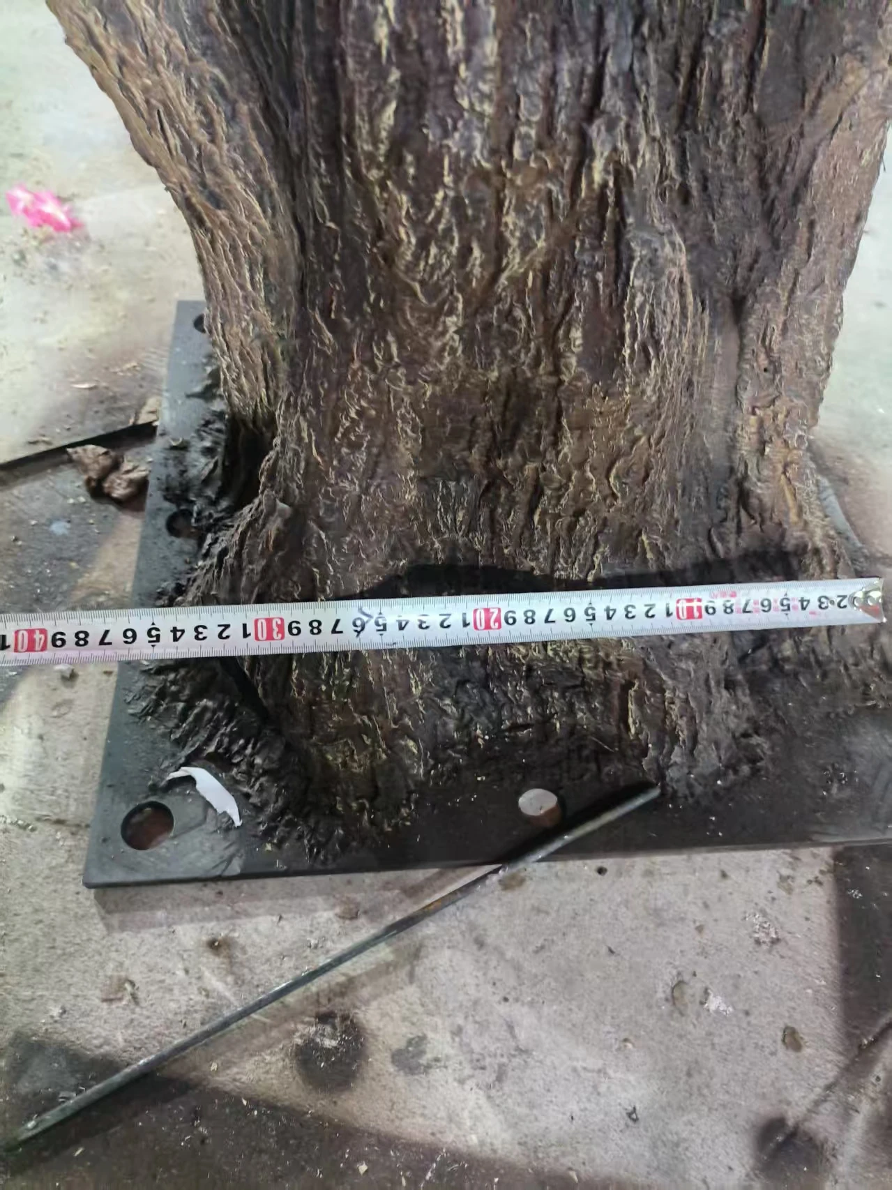 Base and trunk measurement on an artificial cherry blossom tree