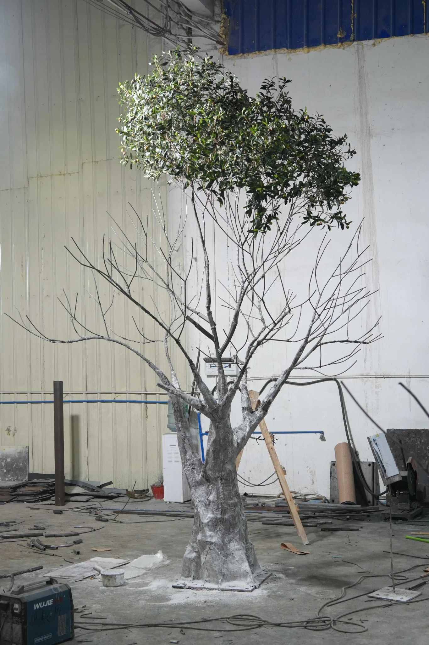 Artificial Olive Tree Pre-Assembly Artificial olive tree branch structure during factory pre-assembly