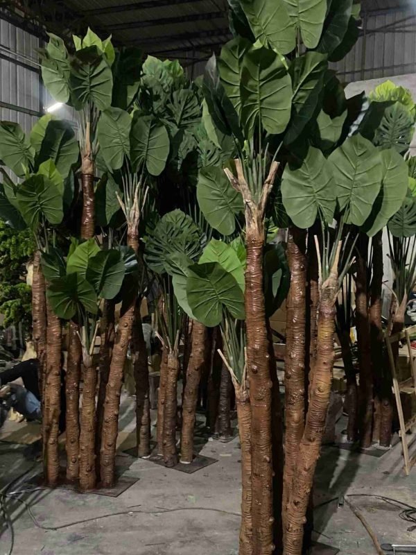 Bulk Stock of Faux Monstera Plants in Factory (2) Bulk Stock of Faux Monstera Plants in Factory (2)